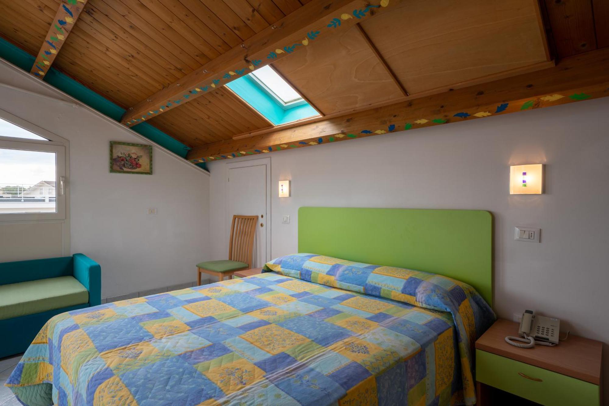 Hotel Marconi Cattolica Bagian luar foto