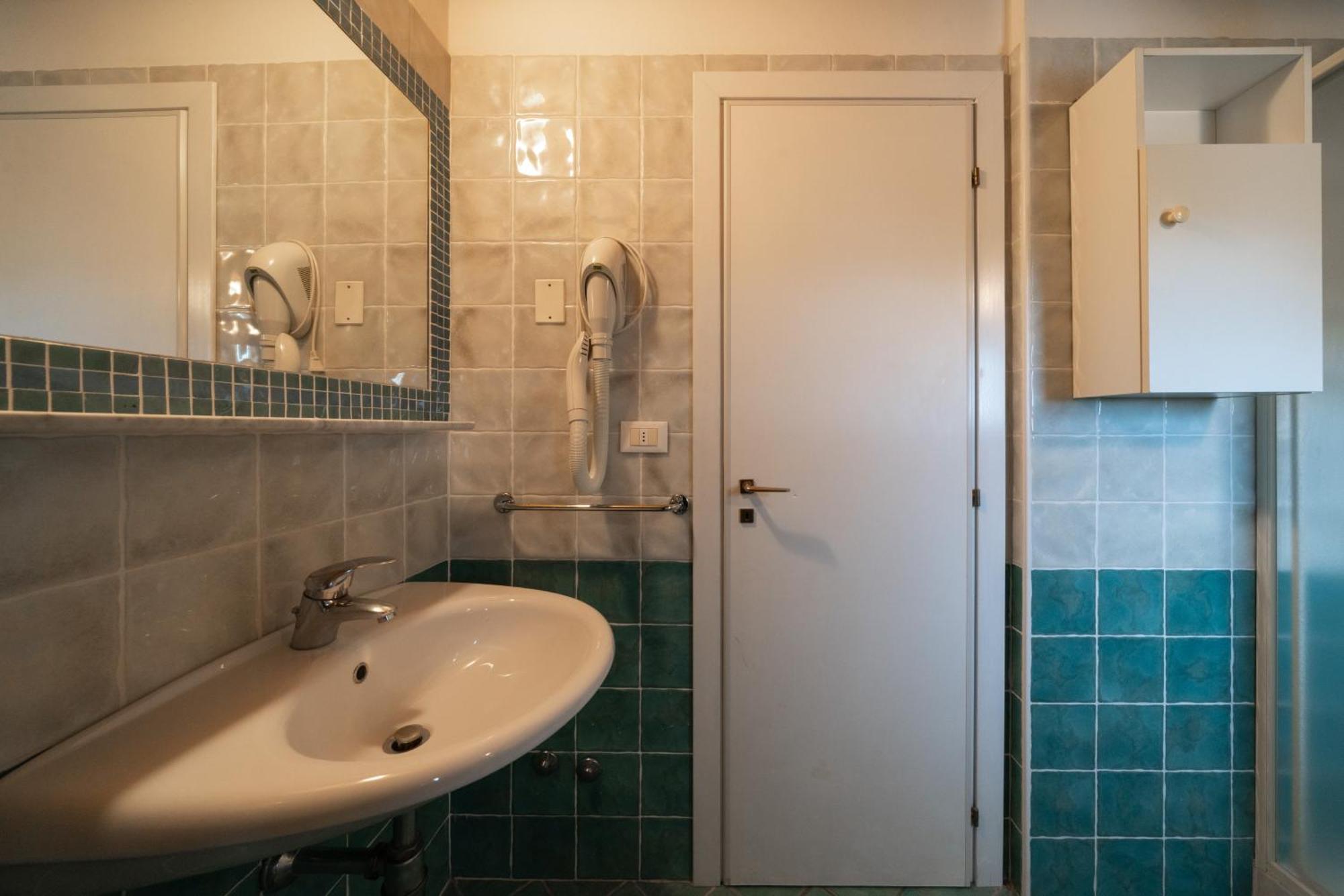 Hotel Marconi Cattolica Bagian luar foto