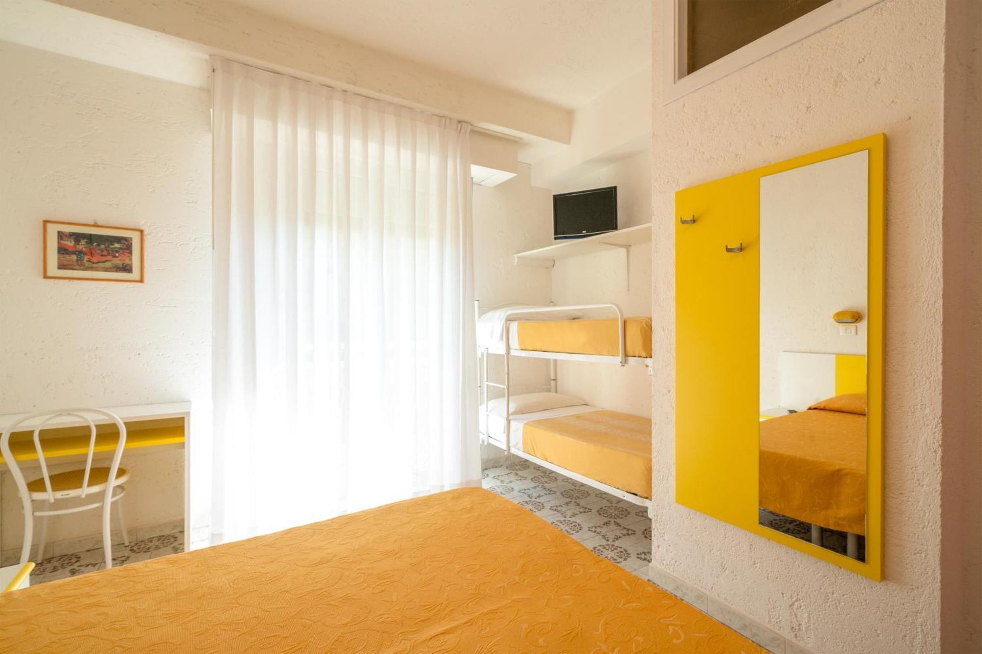 Hotel Marconi Cattolica Bagian luar foto