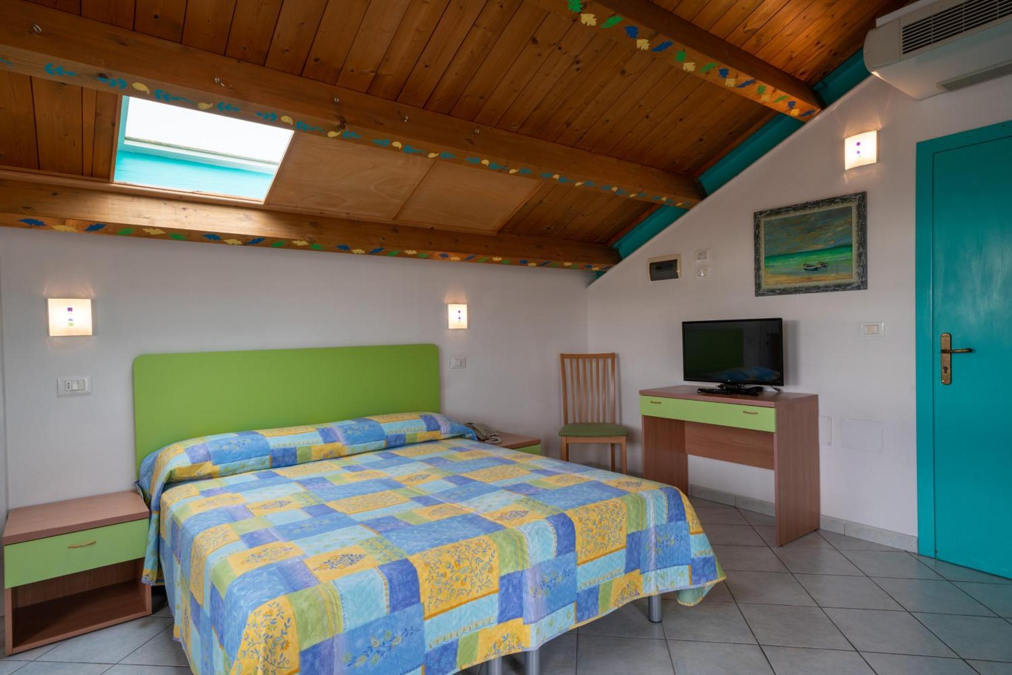 Hotel Marconi Cattolica Bagian luar foto