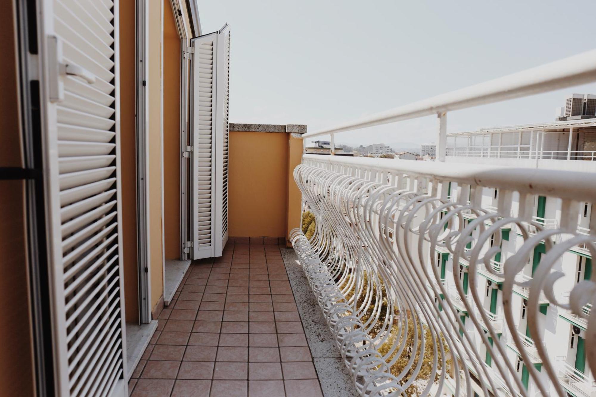 Hotel Marconi Cattolica Bagian luar foto