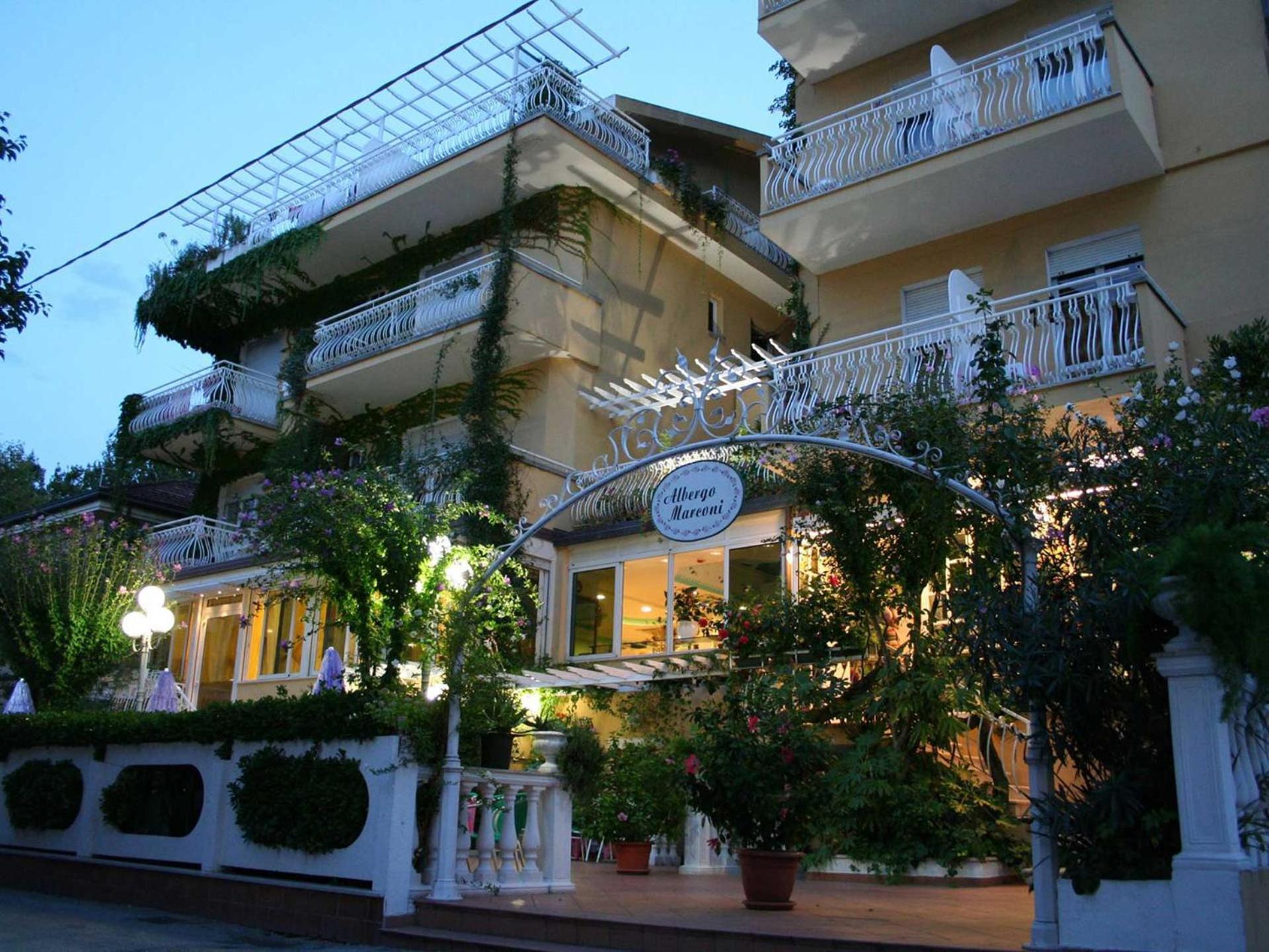 Hotel Marconi Cattolica Bagian luar foto