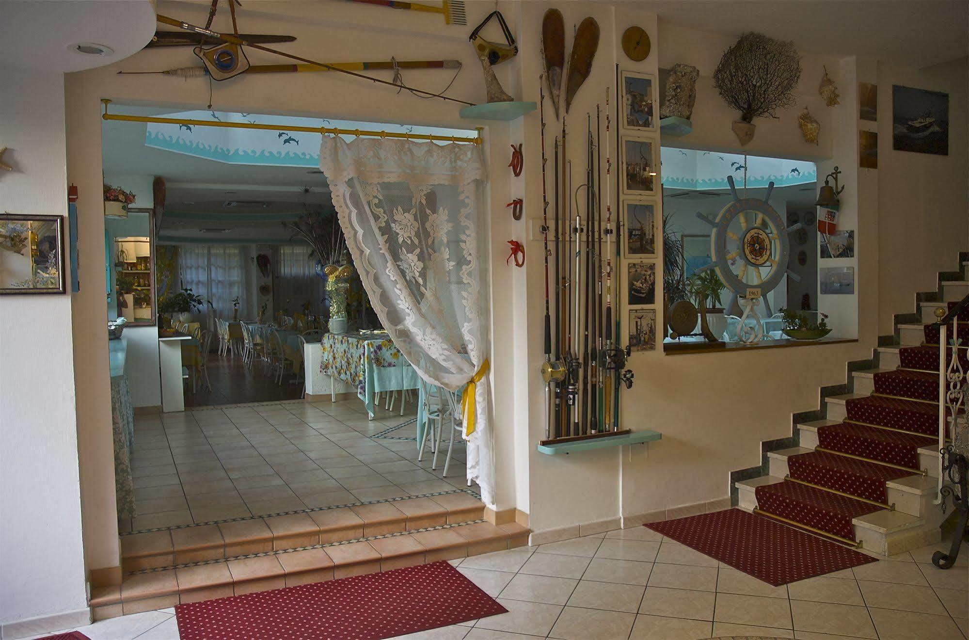 Hotel Marconi Cattolica Bagian luar foto