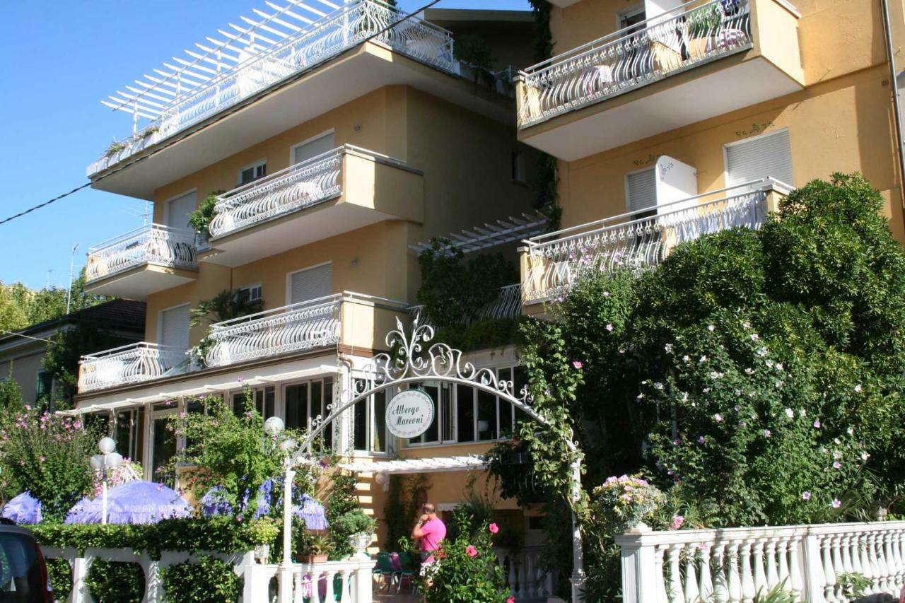 Hotel Marconi Cattolica Bagian luar foto