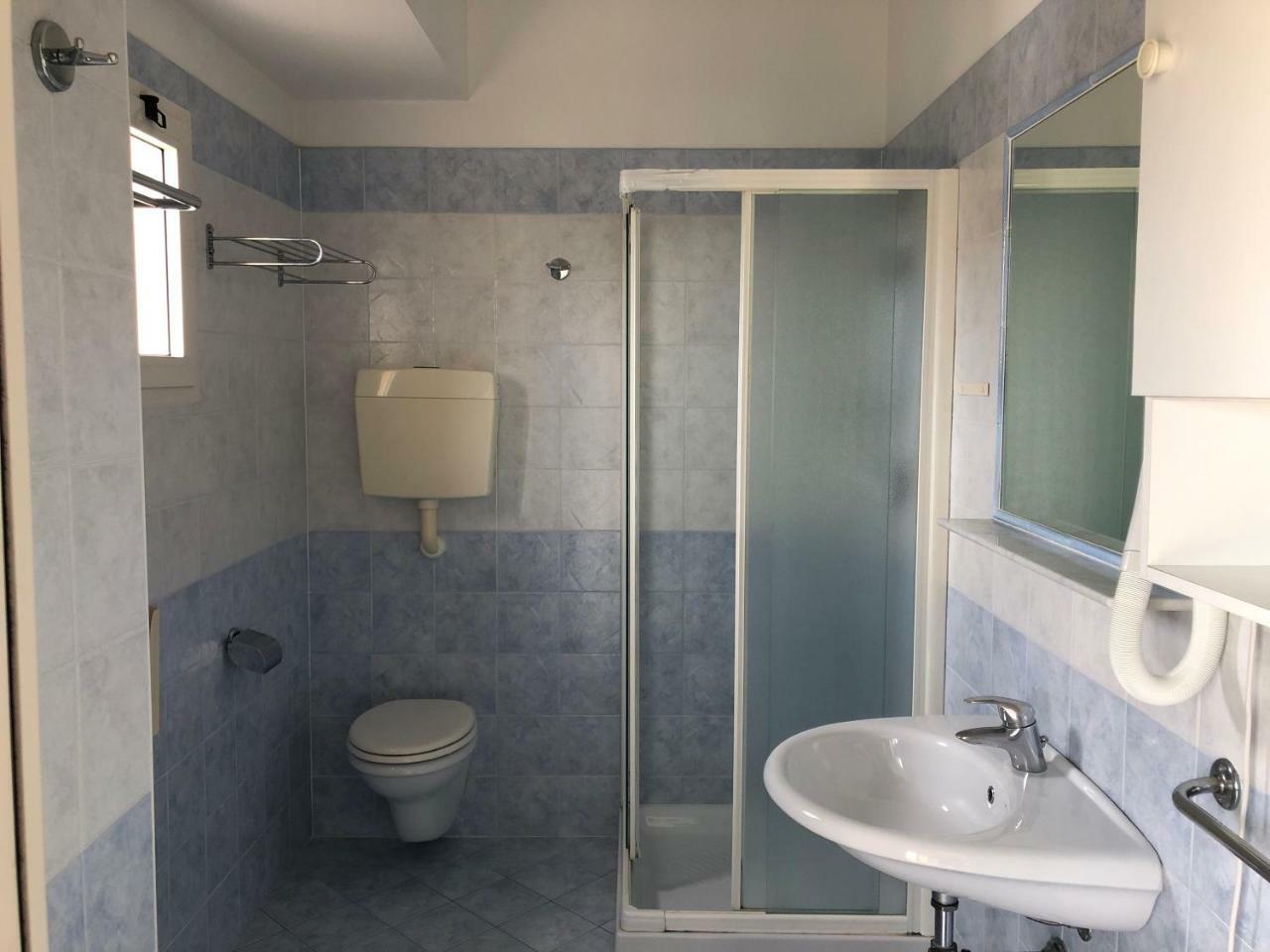 Hotel Marconi Cattolica Bagian luar foto