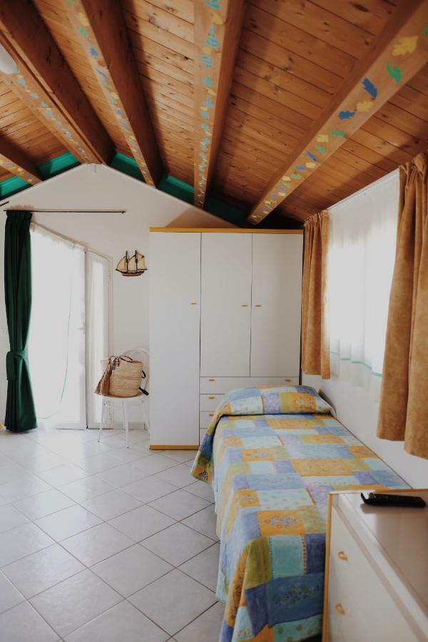 Hotel Marconi Cattolica Bagian luar foto