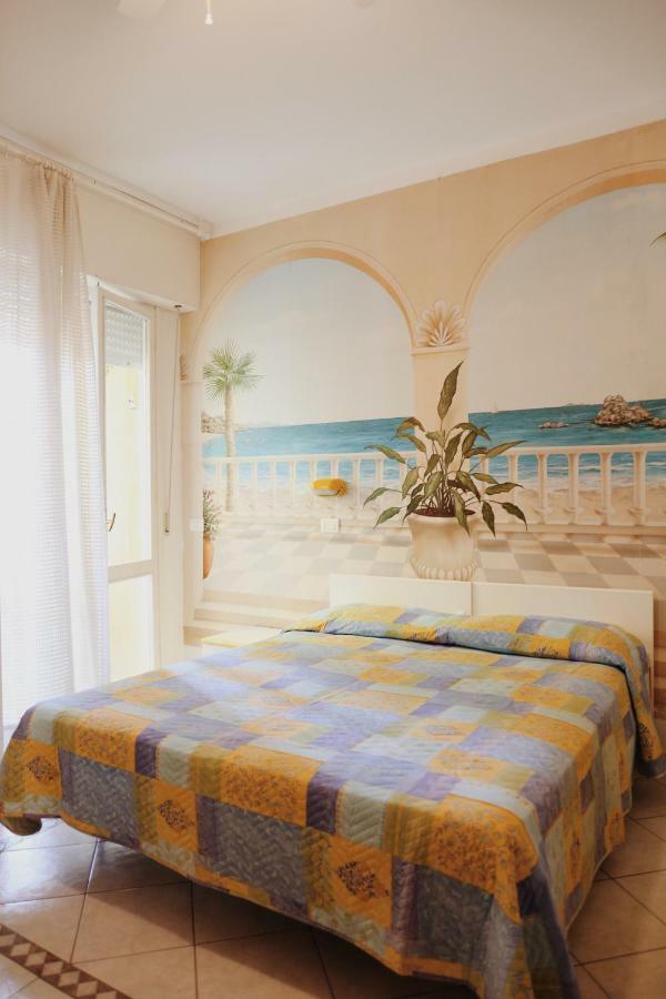 Hotel Marconi Cattolica Bagian luar foto