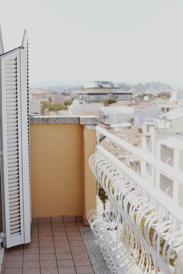 Hotel Marconi Cattolica Bagian luar foto